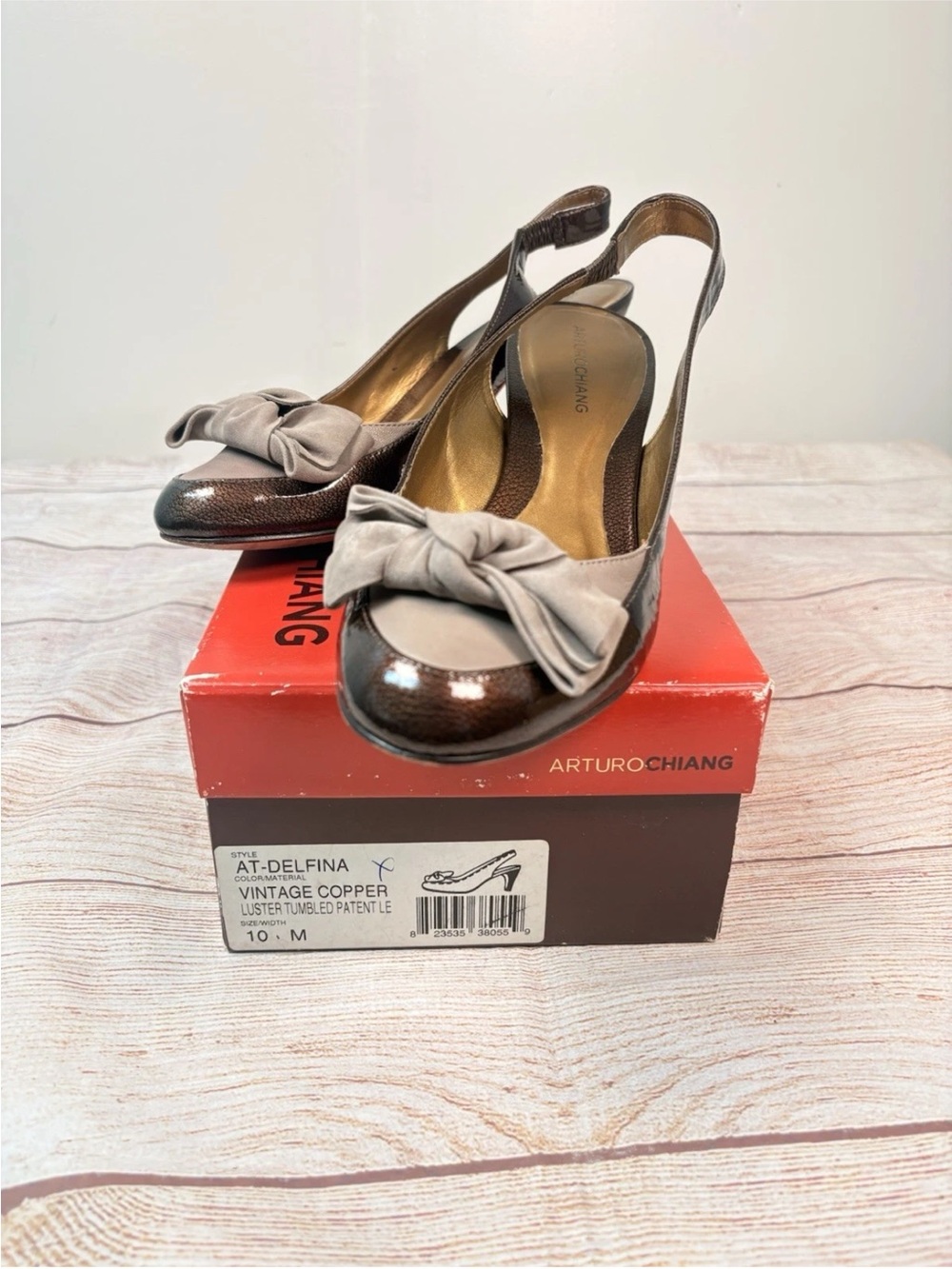 Arturo Chiang Women’s 10M Delfina Brown/Taupe Patent Slingback Kitten Heels - Picture 3 of 9